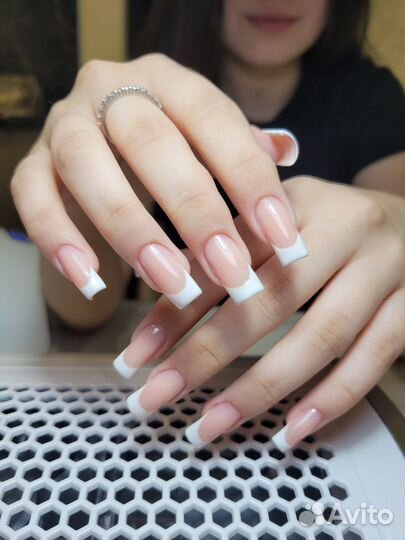 Модель на маникюр