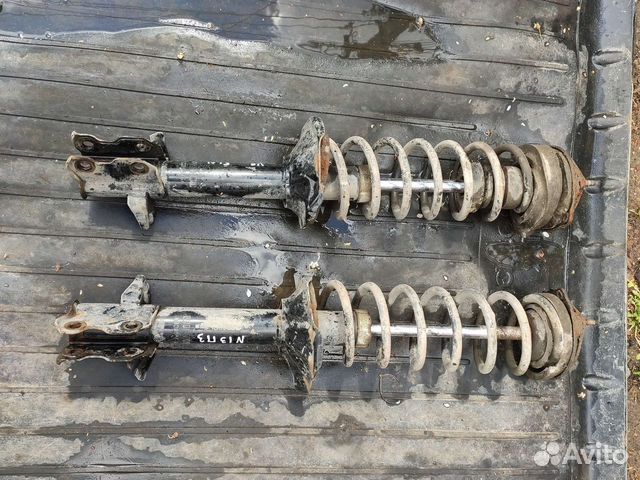 Задние стойки амортизатора Ниссан Санни n13 хэтч