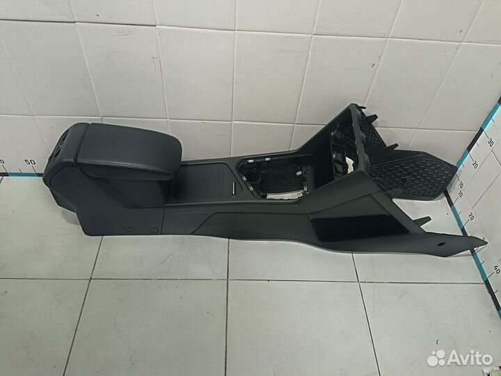 Консоль Volkswagen Tiguan