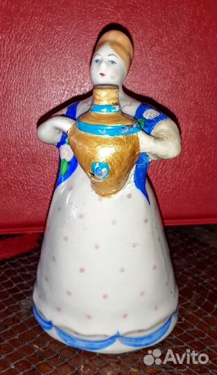 Статуэтка Девушка с самоваром