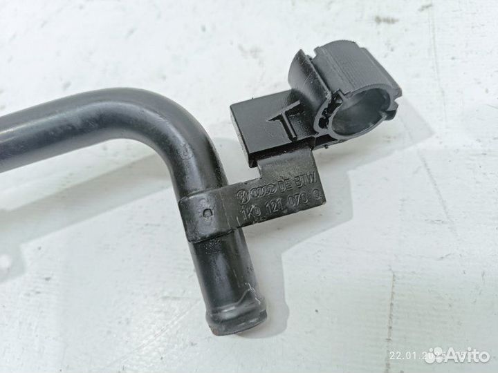 Трубка системы охлаждения Volkswagen Passat B6 BVY