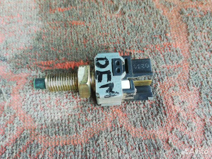 Датчик сцепления тормоза Мазда Демио 1