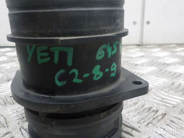 Датчик расхода воздуха Skoda Yeti 2009