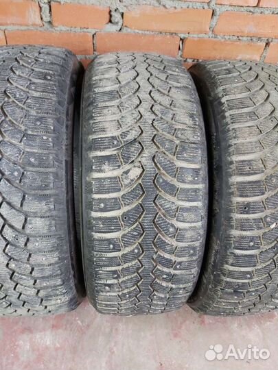 Bridgestone Blizzak Spike-01 215/55 R17