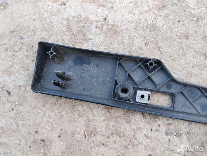 Накладка номерного знака Toyota RAV4 2013-2019