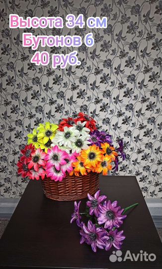 Искусственные цветы на кладбище