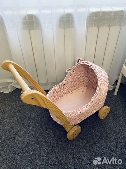 Детская коляска из ротанга