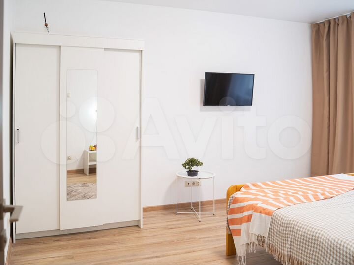 2-к. квартира, 65 м², 1/14 эт.