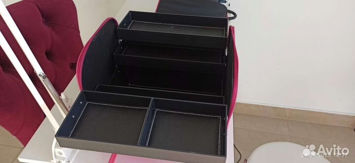 Чемодан для мастера маникюра