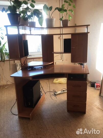Компьютерный стол