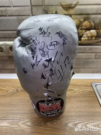 Боксерская перчатка