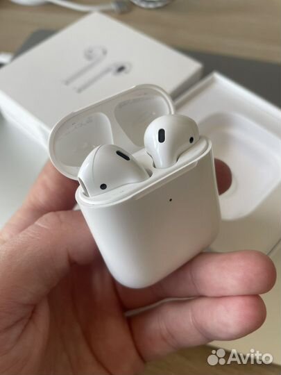 Apple AirPods 2