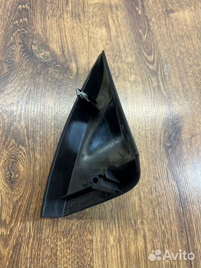 Накладка крепления зеркала передняя левая Ford