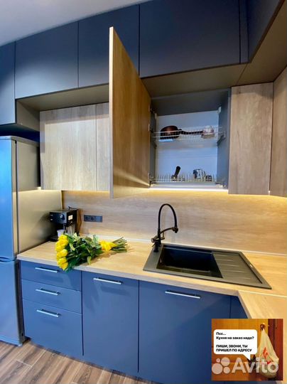 Прямая в потолок кухня на заказ