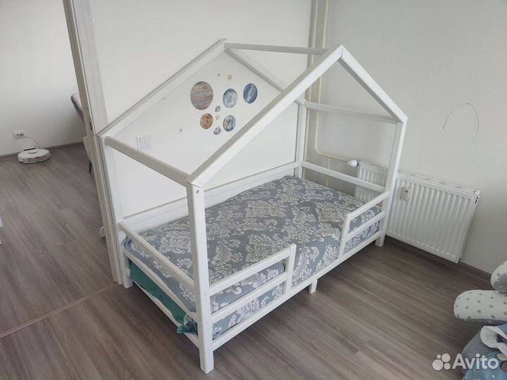Детская кровать домик с матрасом 87х166х147 см