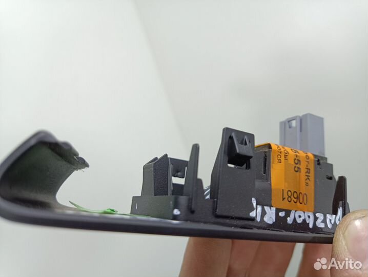 Кнопка стеклоподъемника зад прав двери VW Passat