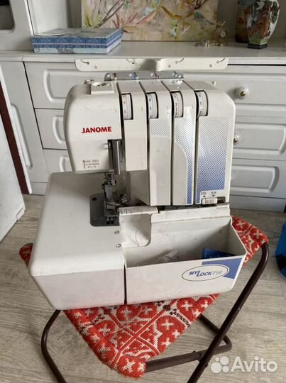 Швейная машина Janome