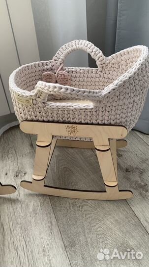 Вязаная люлька для куклы
