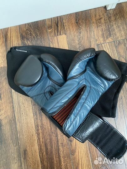 Боксерские перчатки Ultimatum 12 Oz