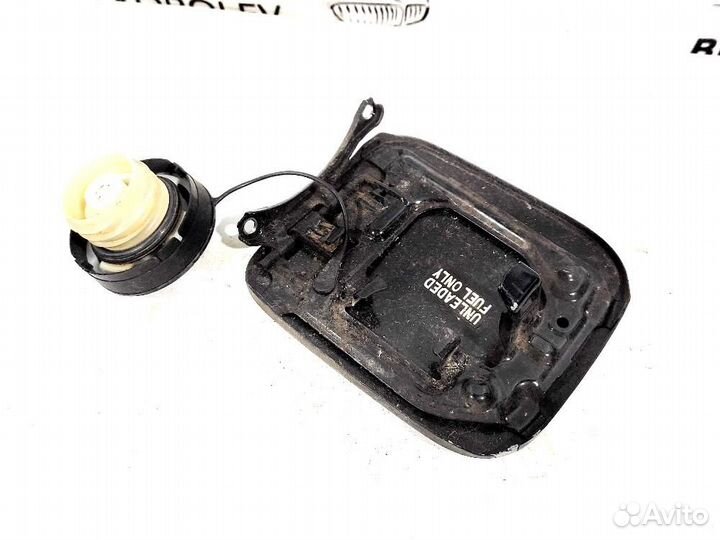 Лючок бензобака (5 дверей) (2000-2006) Toyota RAV4