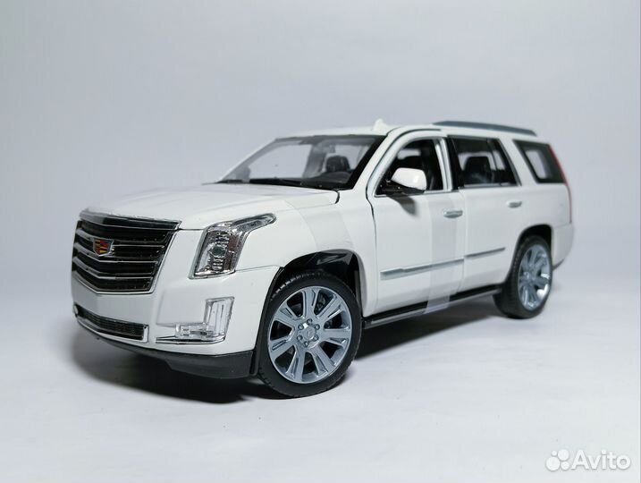 Модель 1/27 Cadillac Escalade SWB 2017, Welly