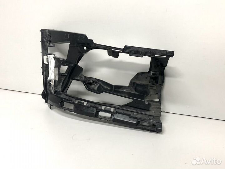 Кронштейн переднего бампера правый Volkswagen Polo