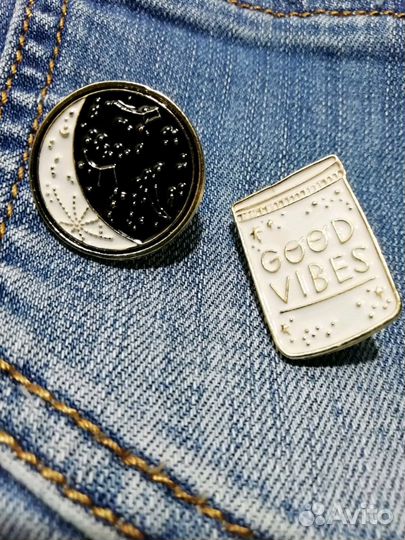 Молодёжные броши, значки, эмаль