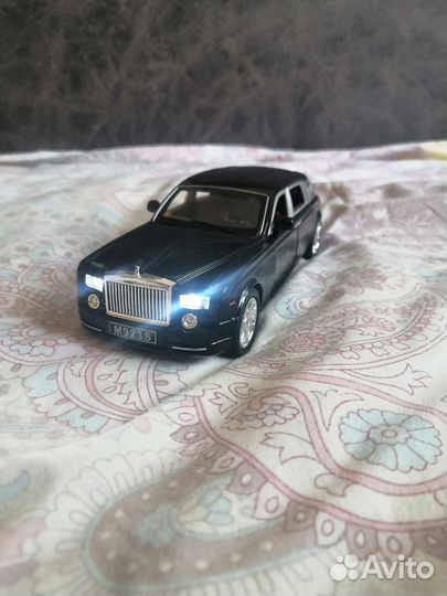 Модель XLG Rolls — Royce Phantom 1:24