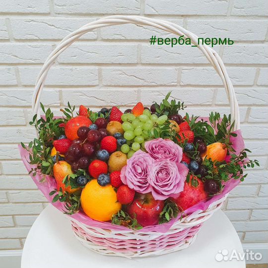 Вкусный букет, фруктовая корзина, цветы