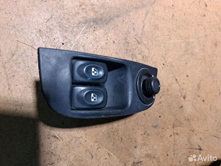 Блок управления стеклоподъемниками Renault Megane1