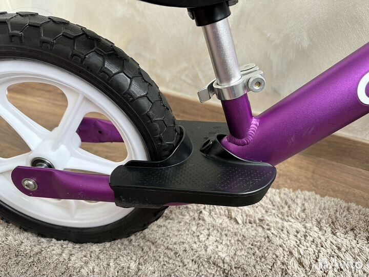 Легкий беговел cruzee