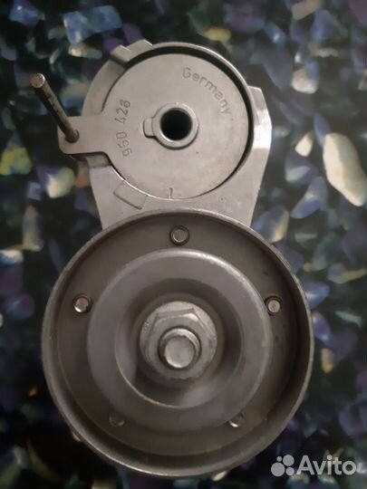 Натяжитель приводного ремня на Volkswagen 1.4