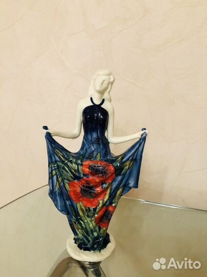 Статуэтка фарфор