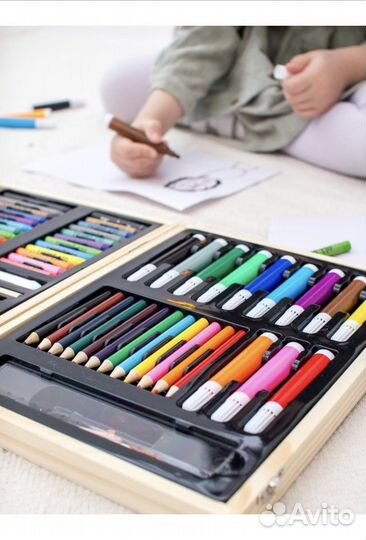 Набор для рисования в деревянном чемоданчике