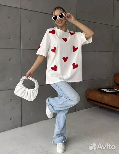 Модная футболка с сердцами