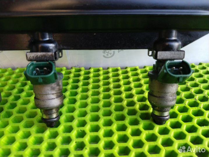 Топливная рейка с форсунками Skoda Octavia A4 1.6