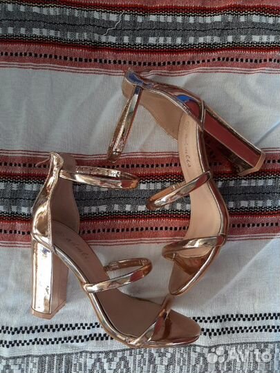 Платье на выпускной + туфли с сумкой в подарок