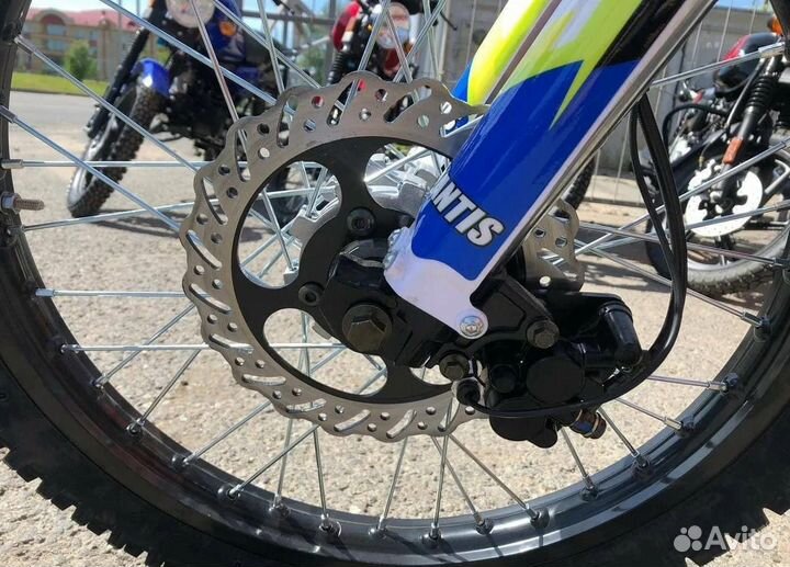 Мотоцикл Avantis FX Basic+ 21/18 витринный