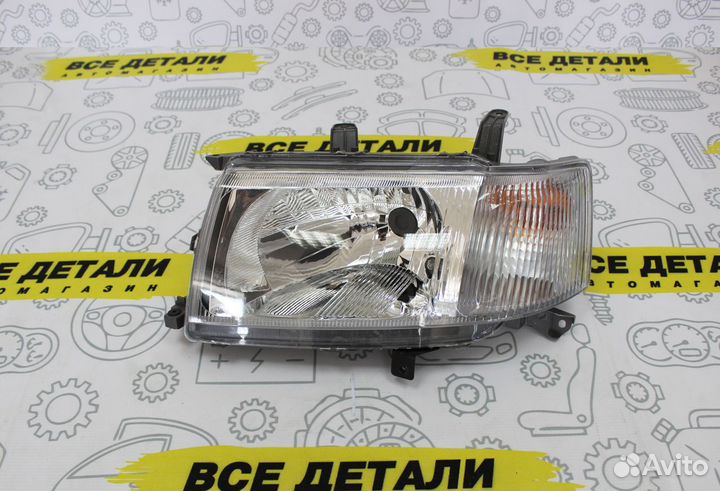 Фара Toyota Probox 02-14