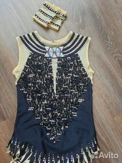 Продам купальник для художественной гимнастике