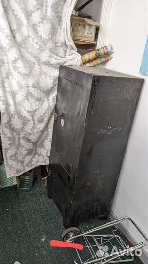 Сейф металлический большой