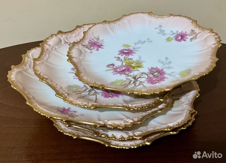 Фарфоровая тарелка «Хризантемы ». Limoges