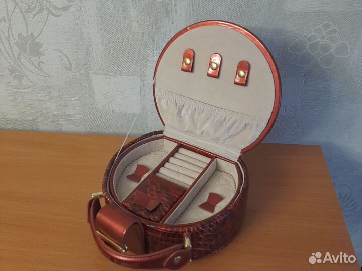 Шкатулка для ювелирных украшений