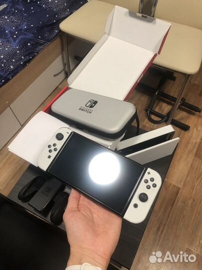 Nintendo Switch oled белая + 11 игр и чехол