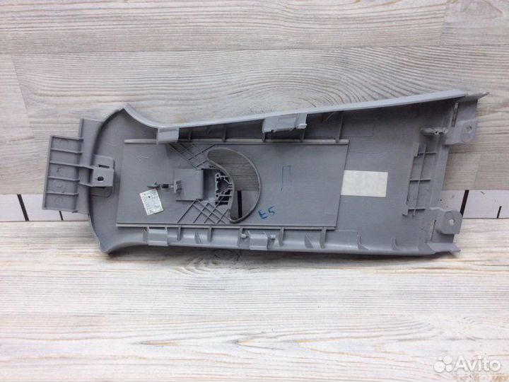 Обшивка средней стойки верхняя правая Kaiyi E5