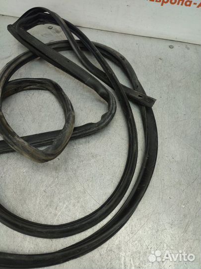 Уплотнитель задний левый Hyundai Elantra Hd седан