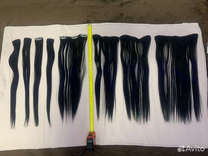 Волосы на трессах черные