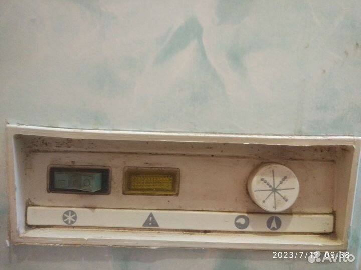 Морозильный ларь с глухой крышкой