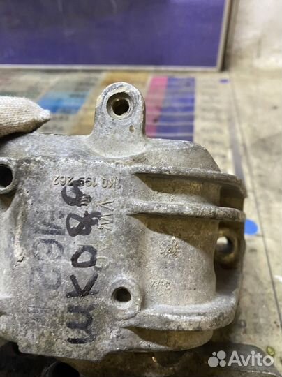 Подушка двигателя на Skoda Octavia a5 1.8