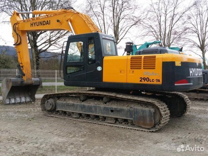 Стекло лобовое нижнее экскаватор гусеничный (колёс